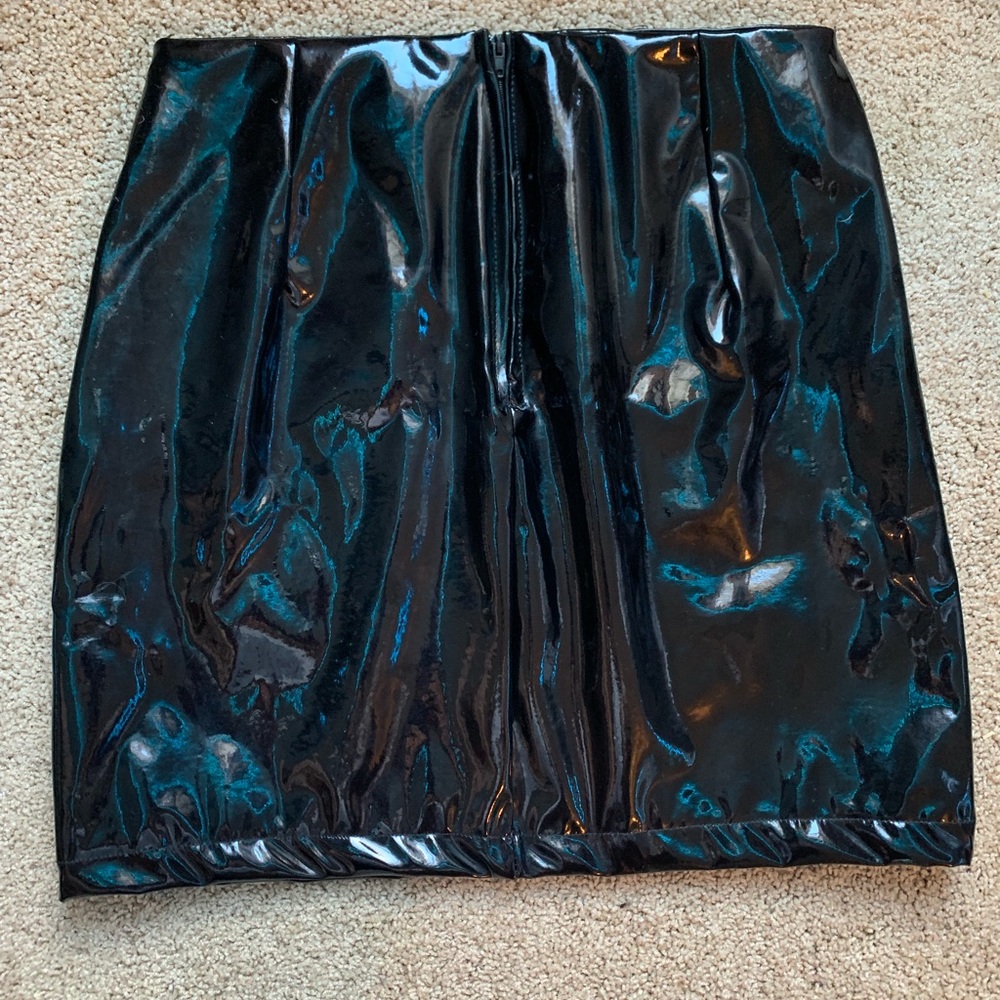 Vinyl Mini Skirt - Picture 3 of 4